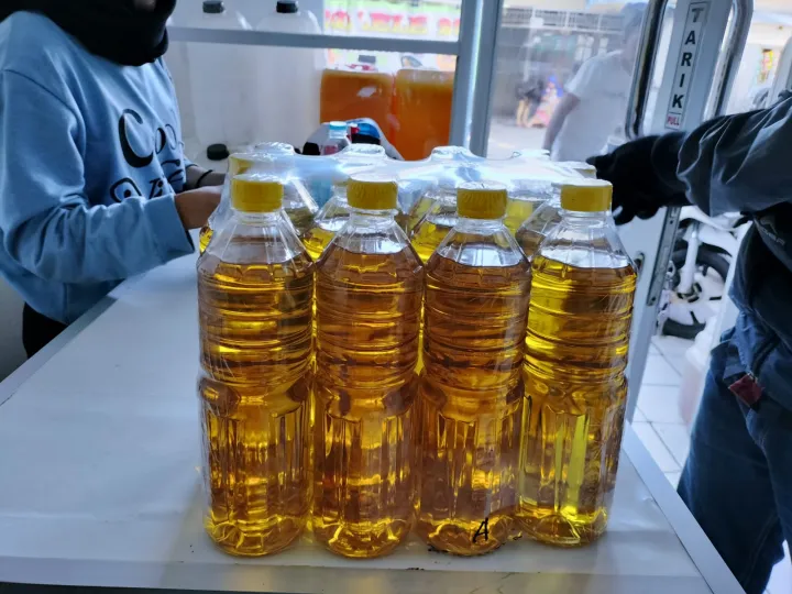 Minyak Goreng Curah Kemasan Botol Isi Liter Minyak Kelapa Sawit