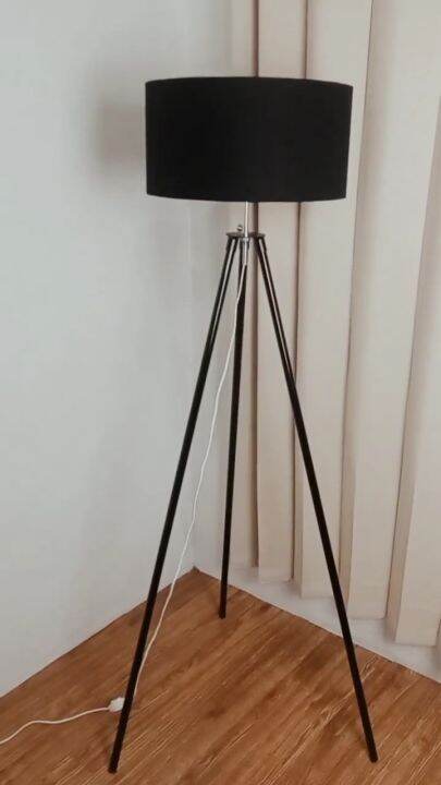 Lampu Berdiri Standing Lantai Sudut Beside Floor Lamp Tripod Besi Ruang