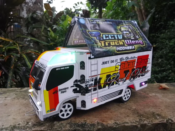 Miniatur Truck Oleng Full Fariasi Dan Oleng Parah Lampu LED 8 10 Pcs