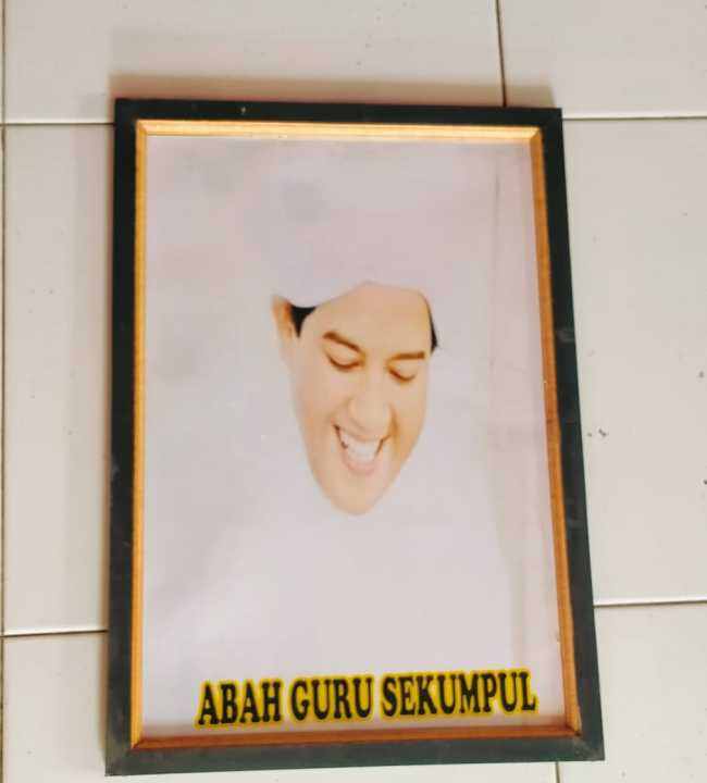 Hiasan Dinding Poster Abah Guru Sekumpul Martapura Plus Bingkai