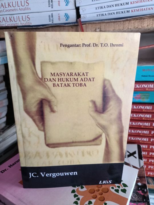 Buku Masyarakat Dan Hukum Adat Batak Toba Jc Vergouwen Lazada Indonesia