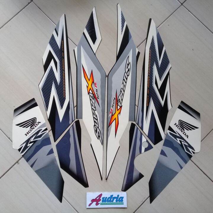 Stiker Striping Motor Honda Supra X 125r 2011 Full Hitam Silver