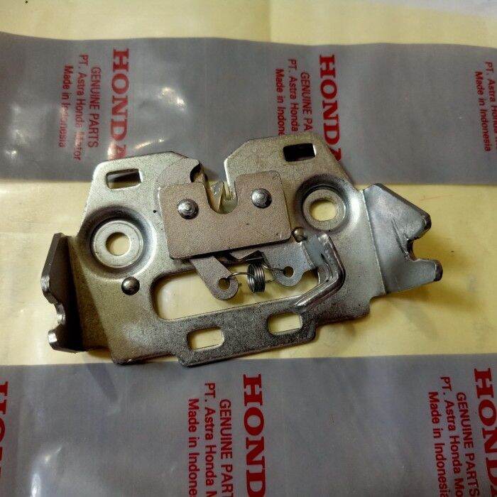 Catch Comp Lock Seat Engsel Jok Belakang Honda PCX 150 ADV Supra GTR