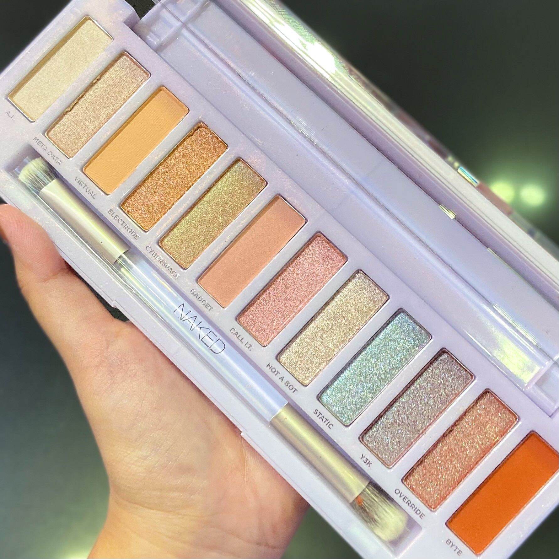 Urban Decay Naked Cyber Palette พาเลตตทฉกทกกฏของเฉดส ดวยอายแชโด