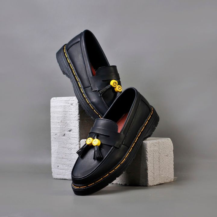 Smiley Sepatu Penny Loafers Pria Wanita Docmart Loafers Formal Slipon