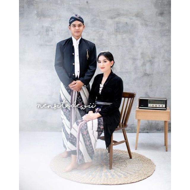 Baju Prewed Adat Jawa Solo Nuansa Hitam Motif Lereng Kembang