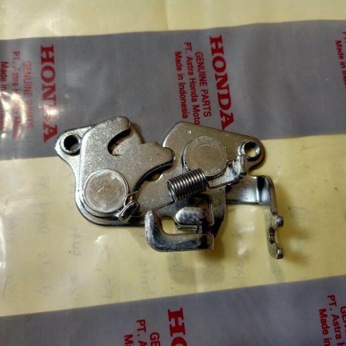 Lock Comp Catch Set Engsel Jok Belakang Honda Vario Fi New K