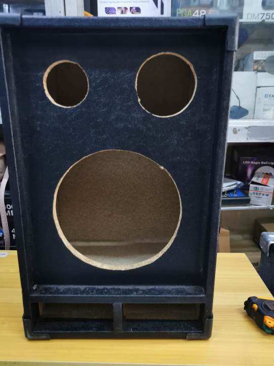 THREE WAY SPEAKER BOX 3 4 PLYBOARD IN VINYL WITH PORT FOR 10 INCHES