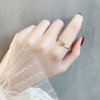 【wsf
】แหวนเรียวลมเย็นของผู้หญิงไม่จางหายไปบุคลิกของแฟชั่นเหล็กไทเทเนียมเปิดสีแดงปรับได้ไม่จางหายไปตามกระแส