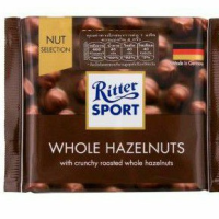 สินค้าสดใหม่ รับรองคุณภาพ  Ritter Sport Whole Hazelnuts ช็อคโกแลต ผสม  เฮเซลนัท ริตเทอร์สปอร์ต 100 กรัม