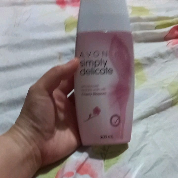 AVON Simply Delicate pH balance feminine wash with Cherry Blossom 200ml