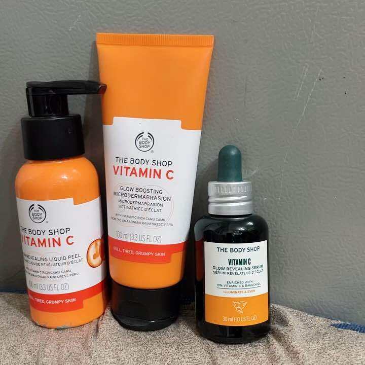 ORIGINAL!!! THE BODY SHOP VITAMIN C GLOW BOOSTING GLOW REVEALING