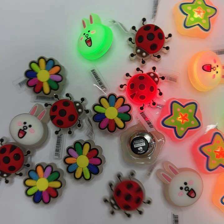 Jibbitz Led (glow in the dark) มีไฟกระพิบ Lazada.co.th