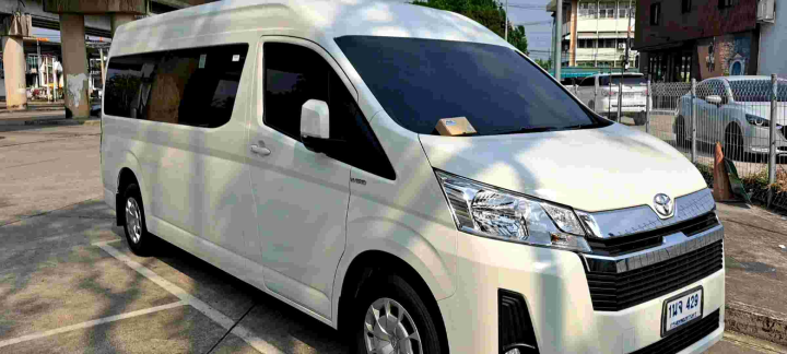 Toyota Hiace Commuter 2014: Si Andalan Transportasi yang Tak Lekang Oleh Waktu
