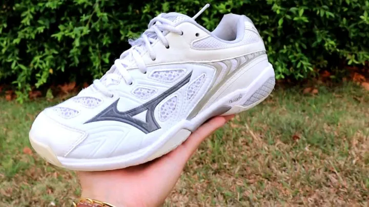 ส่งฟรี Unisex หญิง-ชาย Mizuno Wave Fang SL Indoor Court Shoes White Size 8  US 26cm Pre-owned, Authentic, Free Shipping 