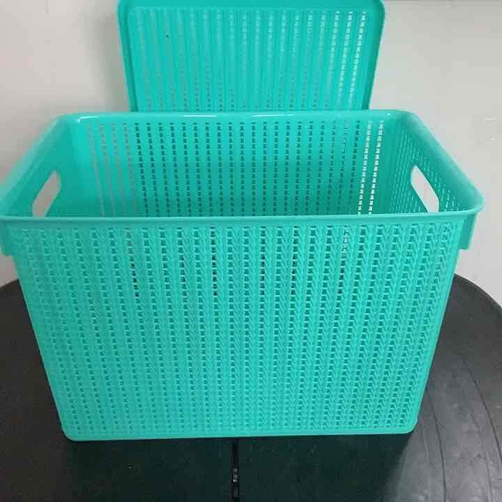 Uniglobal Rattan Basket with Cover Filling Knitted Organizer Space