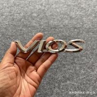 โลโก้ VIOS 2003-2006 ขนาด 13.8x2.5cm (สีโครเมียม)