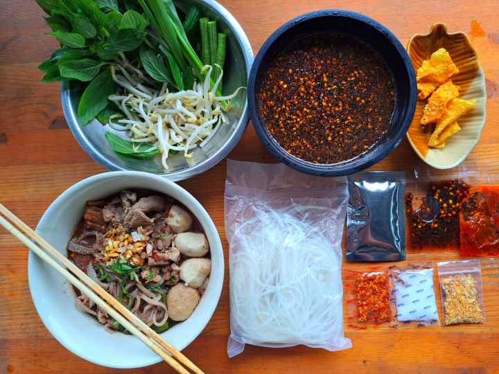 5-แถมฟรี-1-ก๋วยเตี๋ยวเรือรสเผ็ด-สินค้าใหม่-ก๋วยเตี๋ยวต้มยำ-กึ่งสำเร็จรูป-ราดหน้า-ราคาถูกที่สุด