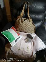 กระเป๋า​มือสองของ Gucci รุ่น Large Bamboo Bar Tassel Shoulder​ Bag สภาพสมบูรณ์พร้อมใช้งาน  ขนาดใหญ่  กว้าง 16" ยาว 20" สายสะพายเปียยาว 23"  ตัวกระเป๋าเป็น  canvas ลายพิมพ์ Gucci