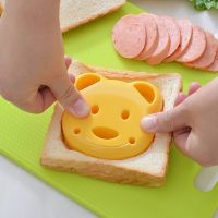 Creative and Cute DIY Bear Sandwich Mold PP material Baking Decoration