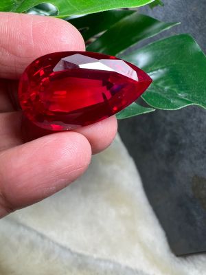 สีแดง พลอย 1 เม็ด 44 กะรัต ขนาด 16X30 มิล LAB MADE ทับทิม ของเทียม LAB Ruby (SIZE 16X30 mm weight 44 carats) pear shape 1 pieces