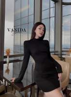 เดรสลุคคุณหนู งานป้าย VANIDA แพทเทิร์นสุดเซ็กซี่ด้วยการเย็บเว้าโค้งโชว์ทั้งแผ่นหลัง แล้วยังเพิ่มกิมมิคสายเพชรประดับ