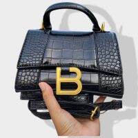 ?กระเป๋า​ bag​ women​ hotitem รุ่นนี้ ลิซ่าสะพาย เก๋มากก พร้อมกล่อง