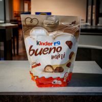 Kinder bueno mini 65 ชิ้น