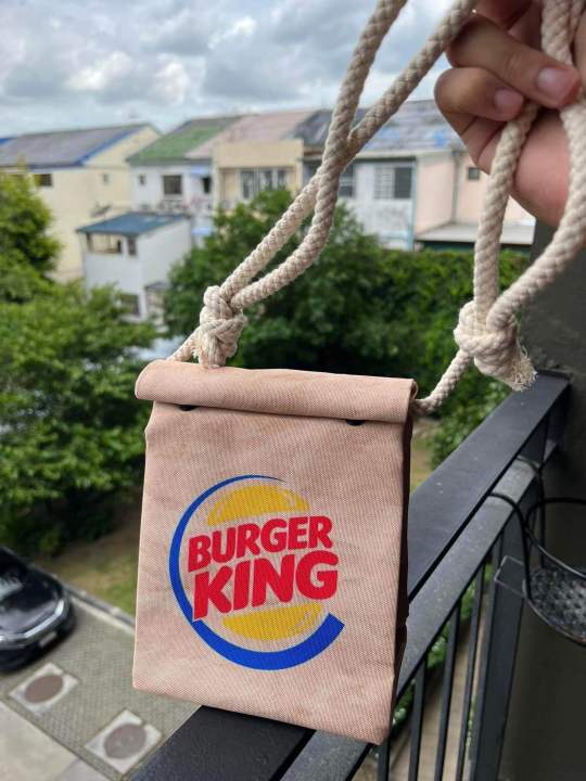 กระเป๋าสะพายข้างลาย Burger King (พร้อมส่งจากไทย)