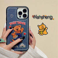 Play Sheng เคสโทรศัพท์มือถือลายหมีน้อยปักลายผ้ายีนส์มีดีไซน์นิยมในคนกลุ่มหนึ่งสำหรับ iphone13promax iPhone 13เคสนิ่มซิลิโคนกันตกไอเดียสร้างสรรค์ดูมีระดับแบบน่ารักสำหรับผู้หญิงแบบใหม่11 14Pro 12 14PM