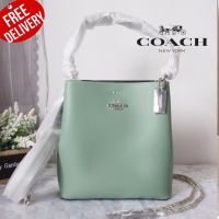 กระเป๋าสะพาย Coach Small Town Bucket Bag
ออก Shop USA รับประกันของแท้ 100%