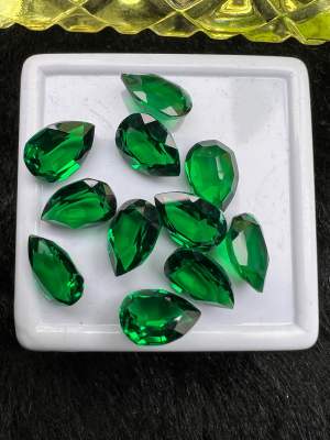 พลอยอัด มรกตสีเขียว นาโน สังเคราะห์ ขนาด 7x5 มม รูปหยดน้ำ 2เม็ด Synthetic stone Nano Green Emerald Gemstones size 7x5mm Pear shape 2 pieces