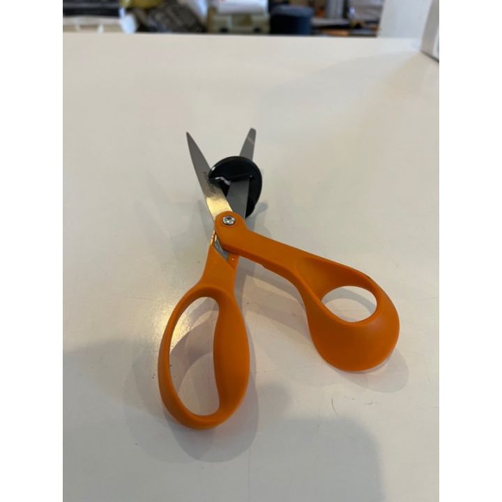 fiskars-scissors-sharpener-sewsharp-new