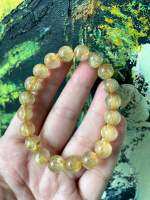 สร้อยหินไหมทอง ( Gold Rutilated Quartz ) เม็ดใส ไหมเส้นละเอียดสีเหลืองทอง เหลือบสวยมากๆ ? เป็นหินอันดับต้นๆถ้านึกถึงหินแห่งโชคลาภและความร่ำรวย เป็นหินที่มีพลังงานสูง high vibration จึงเป็นหินที่ยอดนิยมสำหรับคนทั้งไทยและต่างประเทศ ♥️

⭐️