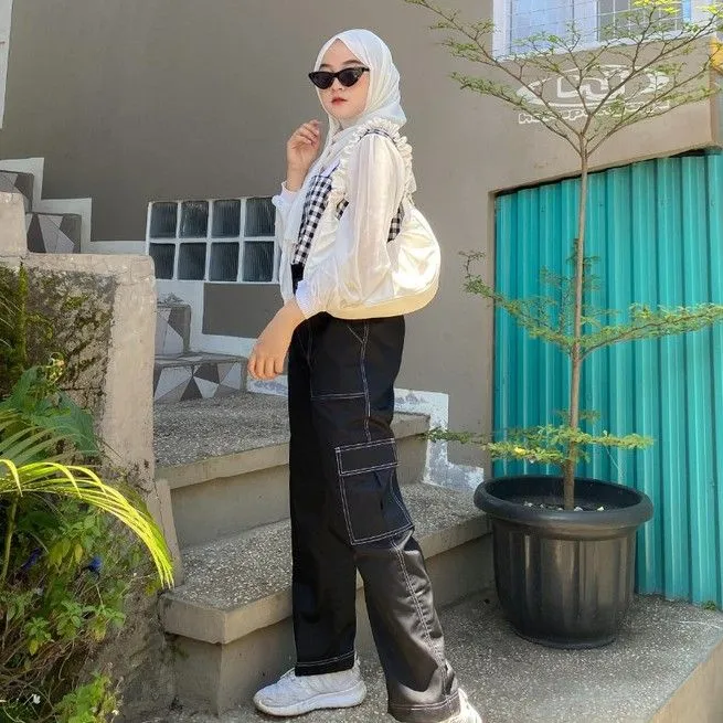 ootd cargo pants hijab