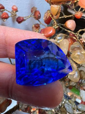 ROYAL Blue Topaz 35 กะรัต ( CARATS)  มิลลิเมตรMM..(1 เม็ด)    สี บลูโทพาส พลอย BLUE TOPAZ CULTURE STONE