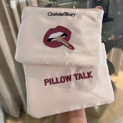 กระเป๋าเครื่องสำอางค์ CHARLOTTE TILBURY Pillow Talk Makeup Pouch