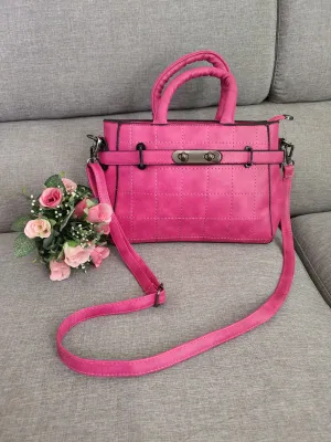 กระเป๋าสีสด น่ารัก มีซิป จุของได้เยอะ กระเป๋าสวย สี shocking pink เริ่ดมาก เด่นมากค่ะ