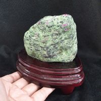 หินก้อนรู้บี้ซอยไซต์ ซอยไซต์ ทับทิม(Zoisite) Ruby Zoisite ความสูง 12 ซม.หน้ากว้าง 12 ซม.
หนา 8 ซม. น้ำหนัก 1,174.4 g.