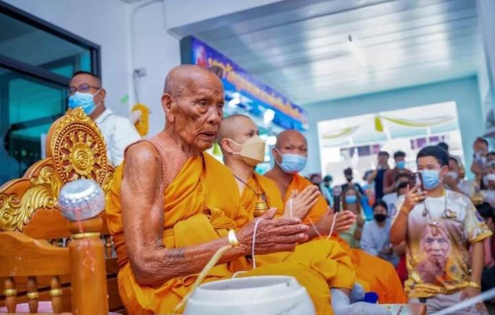 ซีนเดิม-ชุดกรรมการใหญ่-4เหรียญ-รุ่นรวยปลดหนี้-หลวงพ่อพัฒน์-วัดห้วยด้วน