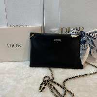 กระเป๋า D* ior Perfume Black Houndstooth Pouch PU leather
เพิ่มสายโซ่หนังอะไหล่ทอง + ผ้าผูก  
#สินค้าพรีเมี่ยมเเท้จากชุดน้ำหอม