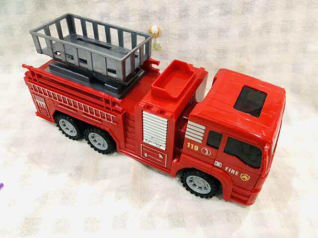 รถดับเพลิงของเล่น-กระเช้ายกได้มีลานในตัว-toy-fire-truck