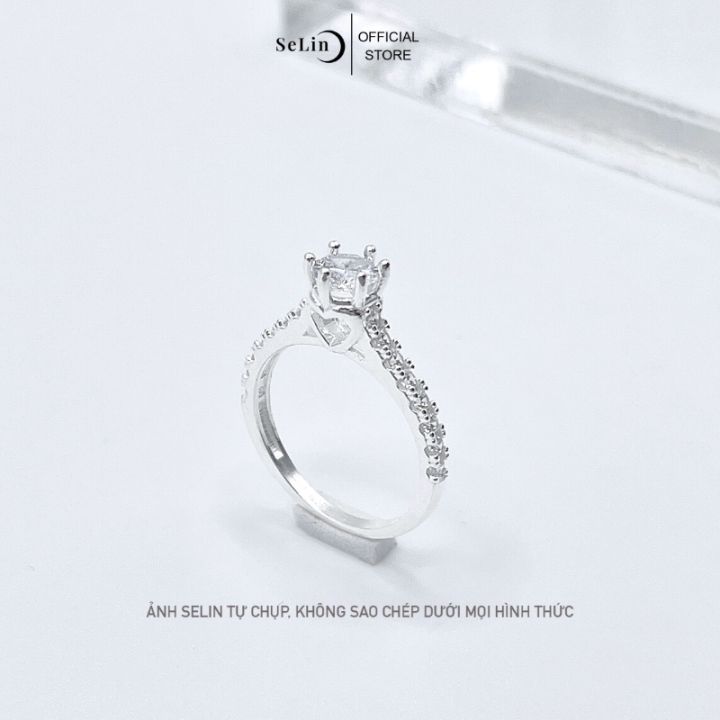Nhẫn bạc nữ SELIN JEWELRY: Làm mới sự yêu thương của bạn với chiếc nhẫn bạc nữ SELIN JEWELRY. Vừa tao nhã, tinh tế và độc đáo, chiếc nhẫn này mang lại cho người đeo những giây phút thoải mái và yên tĩnh. Với thiết kế chất lượng và viên đá ngọc trai tinh xảo, chiếc nhẫn này sẽ khiến bạn thấy đầy tự hào.