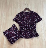 ?Forever21 ?เสื้อสีแดง burgundy คอวี เอวแต่งกระดุม ผ้าใส่สบาย