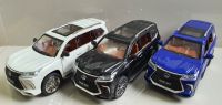 รถโมเดลเหล็ก Lexus LX570 1:24 ขนาดยาวประมาณ 20cm
 เปิดประตูได้ 4 บาน เปิดฝากระโปรง หน้าหลัง
 มีเสียงมีไฟ