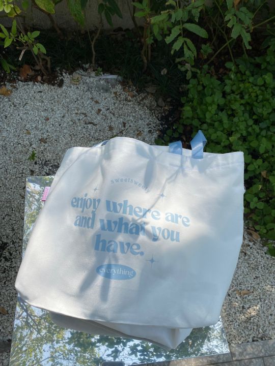 กระเป๋าผ้าแคนวาส-สกรีนลายตัวอักษร-enjoy-มี-2-สี