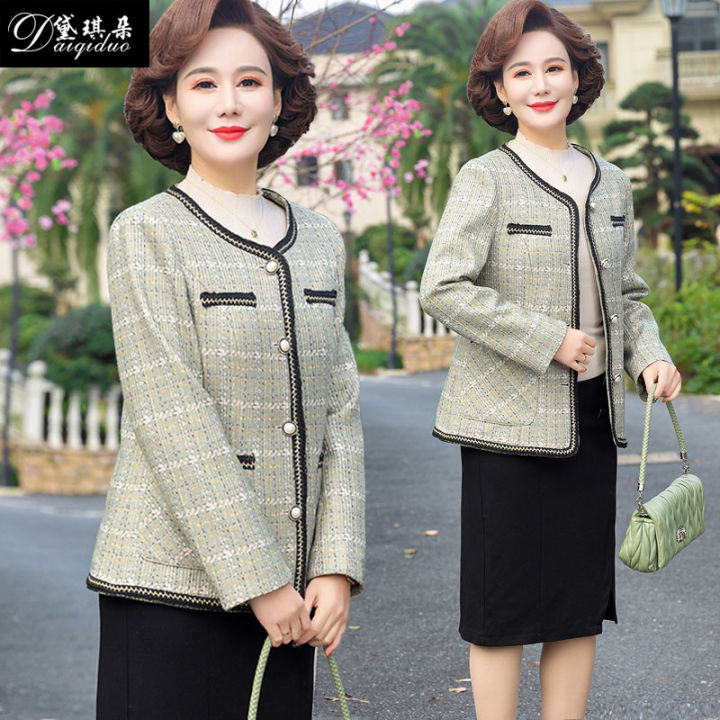 Áo khoác tweed Chanel La Veste đã thay đổi thời trang ra sao  Harpers  Bazaar