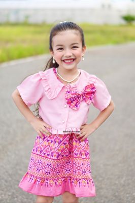 De ชุดไทยเด็กผู้หญิง ชุดไทยเด็กสีชมพู ชุดไทยประยุกต์ ใส่ไปวัด ใส่ไปโรงเรียน