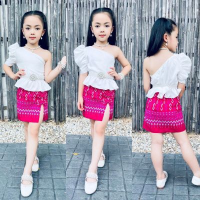 ชุดไทยประยุกต์
เสื้อปาดไหล่+กระโปรงผ่าหน้าผ้าไทยลายSผ้าฝ้าย
ชุดไทยเด็ก ชุดไทยเด็กผู้หญิง ชุดไทยเด็กสีม่วง ชุดไทยเด็กสีชมพู