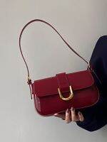 พร้อมส่งค่า Buckle handbag (red wind/ black) กระเป๋าหนังเงา แบบใหม่ล่าสุด